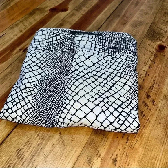 Mesmerize Sparkle Snake print cropped pant with lace up ankle - Picture 9 of 9